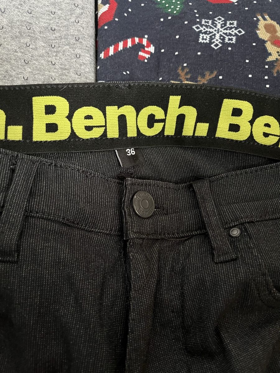 Bench Lots de vêtements: Bench Männerkleider Kleiderpaket 34/32 Pullover Hose Pulli – D'occasion à Frauenfeld par Babytimmy 1