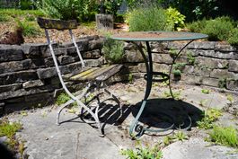 Gartentisch, Metall, Vintage, Rostrosen, 64 cm Durchmesser