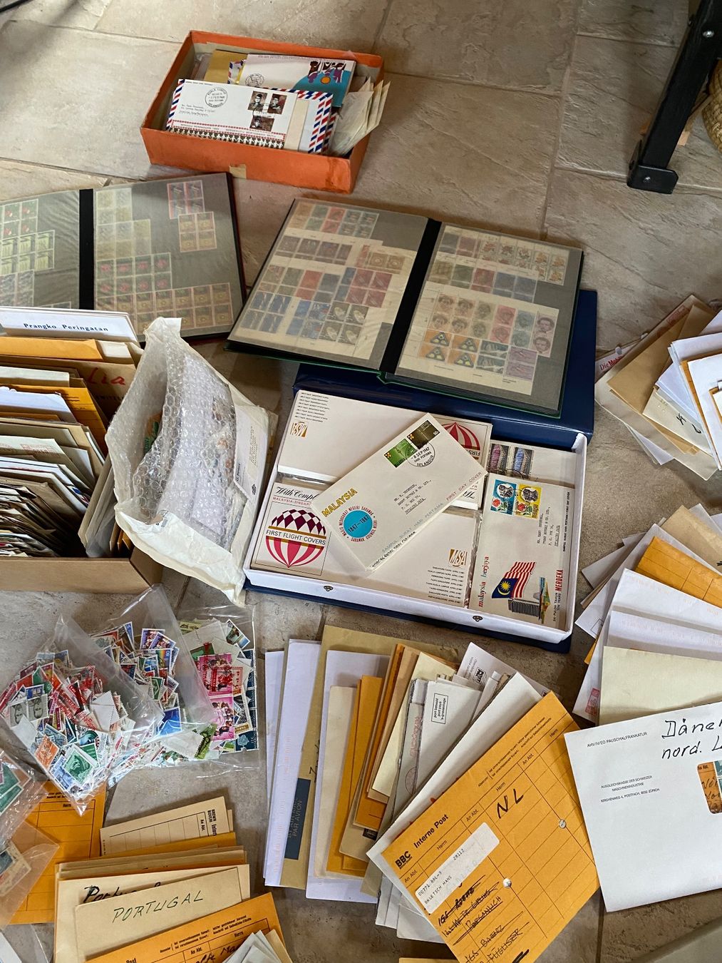 Tutti i francobolli: Riesige Briefmarken Sammlung/Lot – Usato da Zernez venduto da Remi123 3