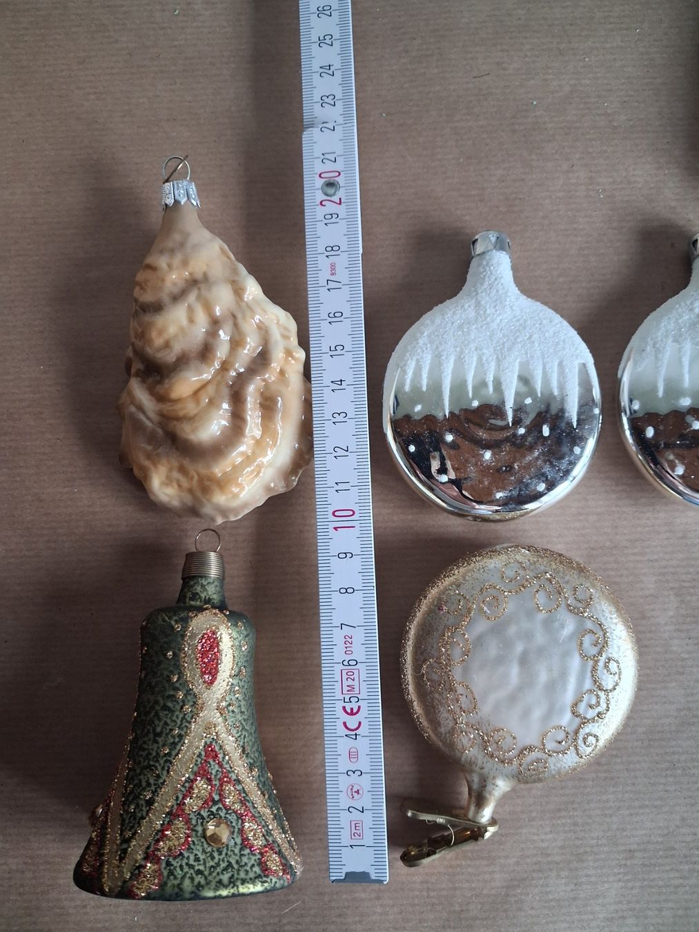 Tutte le decorazioni: 5 spezielle grösseren Glas Weihnachtskugeln – Usato da Hagendorn venduto da siwasi3 7
