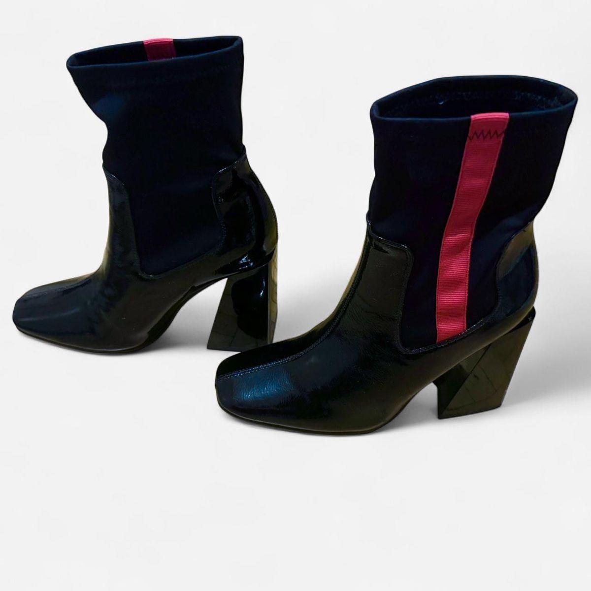 Damenschuhe: Black Ankle Boots with Red Stripe – Neu und originalverpackt aus Basel von 1moonstar 2