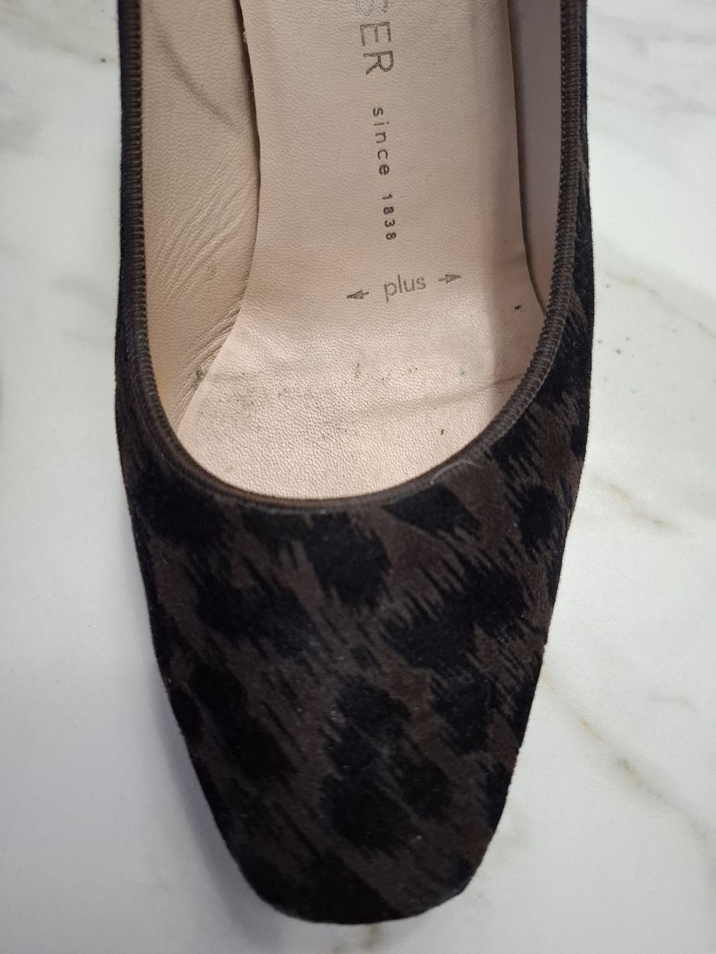 Kaiser Chaussures femmes: Escarpins Peter Kaiser 38 dessus velours léopard – D'occasion à Bulle par xixime 5