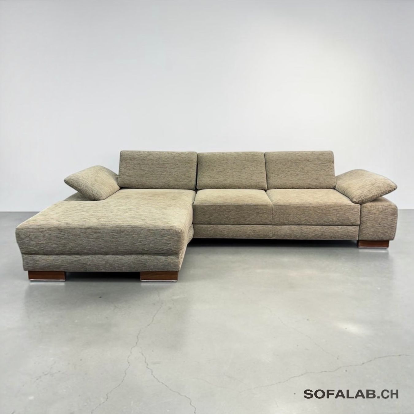 Divani: Ultsch Polstermöbel Ecksofa Beige-Silber – Usato da Bachenbülach venduto da Sofalab.swiss