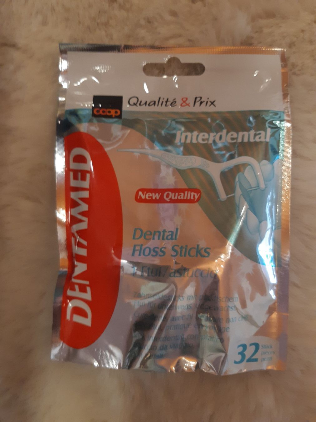 Zahnpflege: Dentamed Dental Floss Sticks 32er Pack – Neu (gemäss Beschreibung) aus Toffen von Gwunderegge77