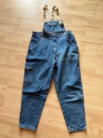 Latzhose aus Jeansstoff, Grösse 3, Neuwertig