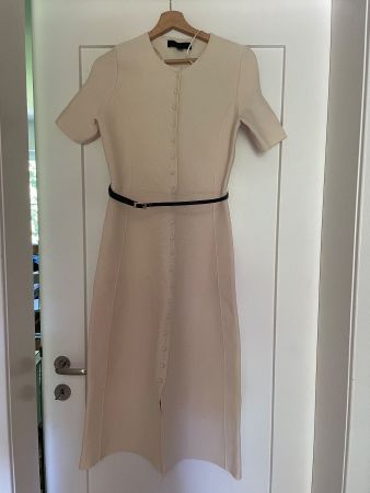 beiges Kleid mit schwarzem Gurt von Zara, Grösse S
