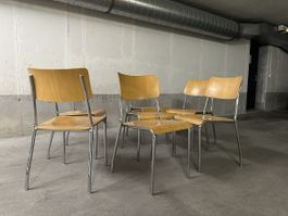 14xStapelstühle aus Holz und Metall 