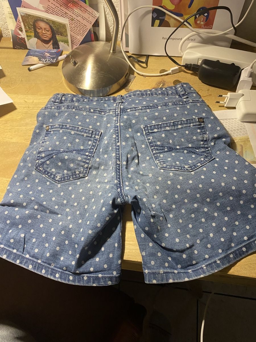 Pantaloni: Short en jean à pois, taille 128 cm – Nuovo (secondo la descrizione) da Denges venduto da val_j8w7 4