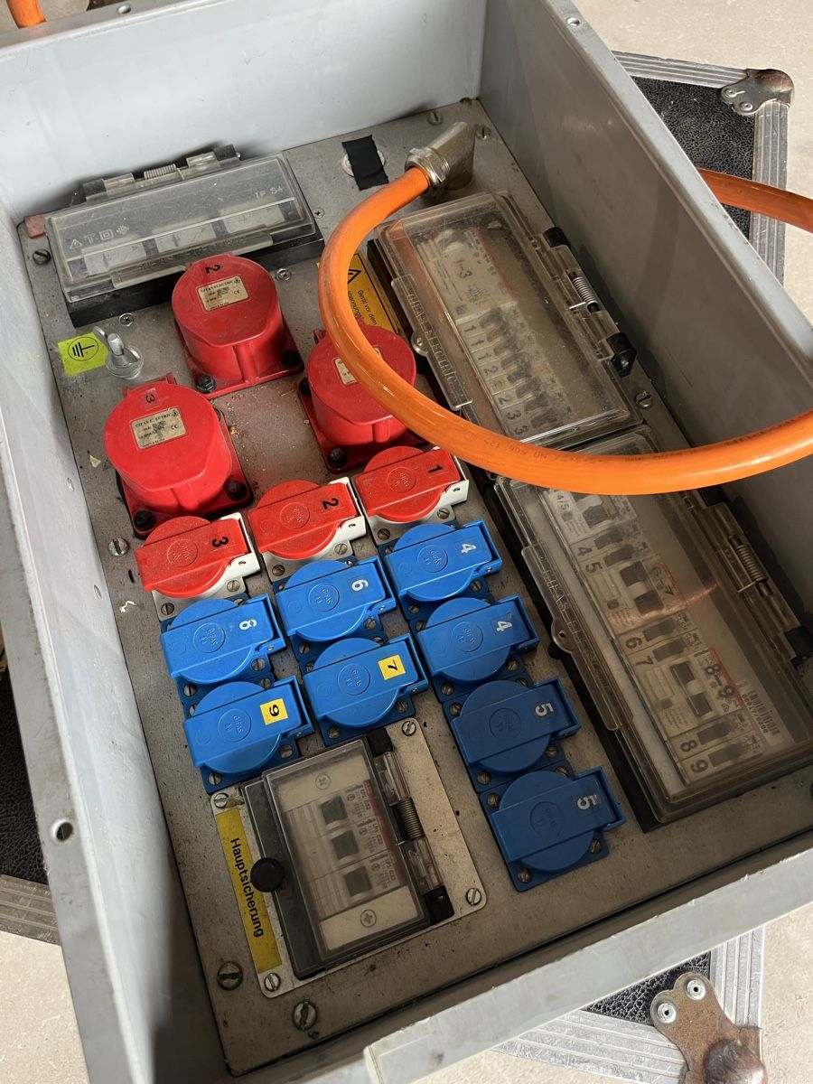 Alimentazione elettrica: Stromverteiler CEE63 – Usato da Nesslau venduto da Pbon