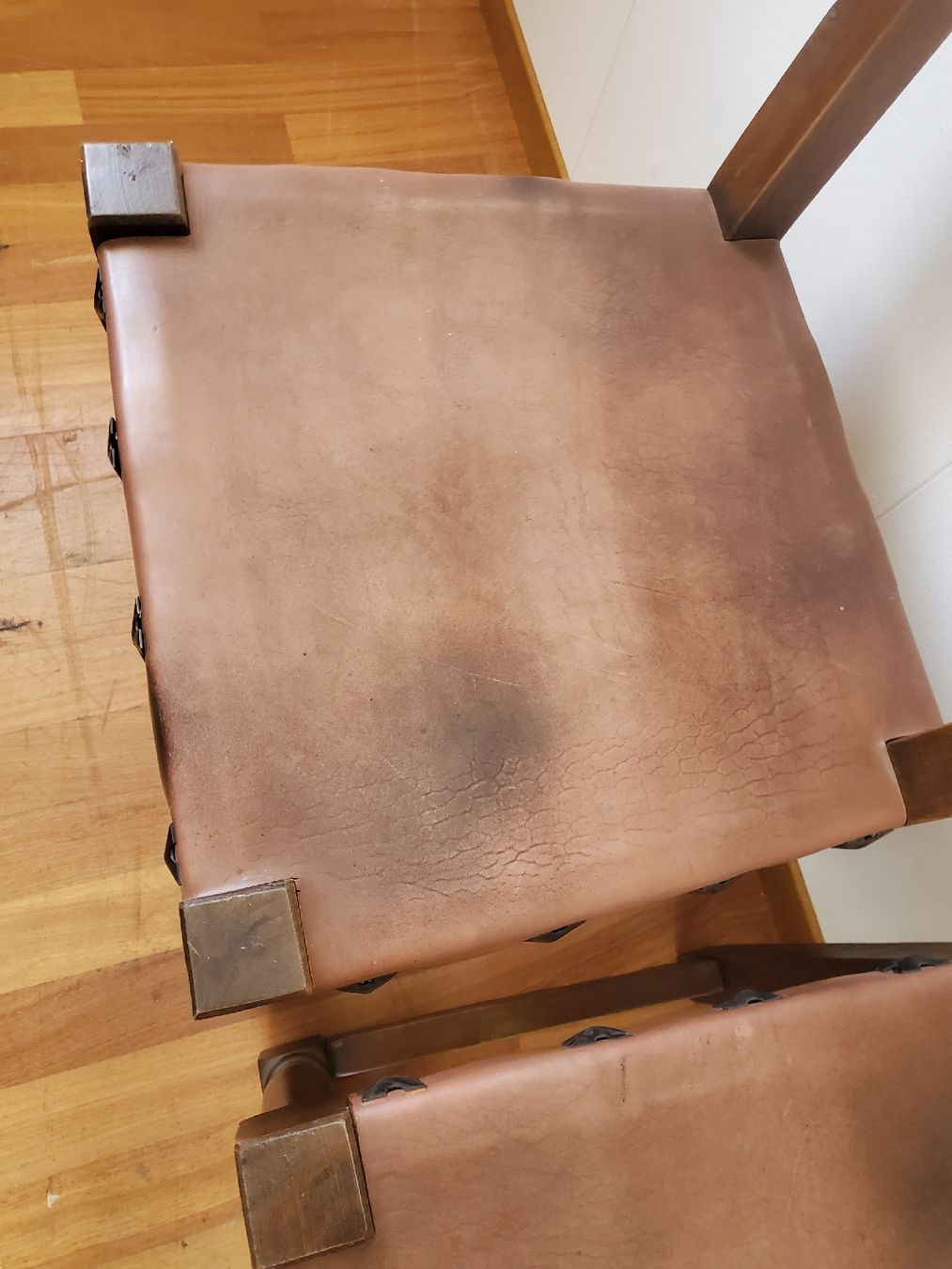 Chaises: Spanische Stühle Leder Sitz Holz 2 St. Wunderschön – D'occasion à Einsiedeln par high5 5
