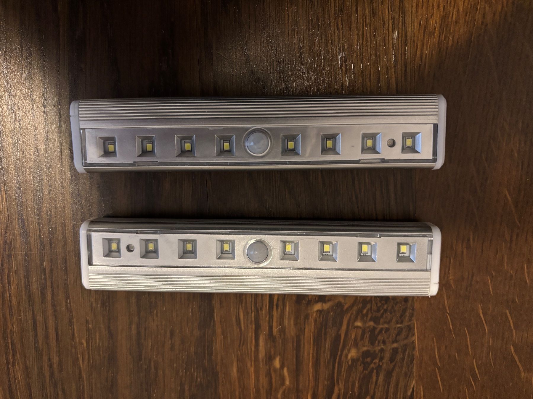 Lampade: 2 LED Sensorleuchten – Usato da Seuzach venduto da SawyerKingwood