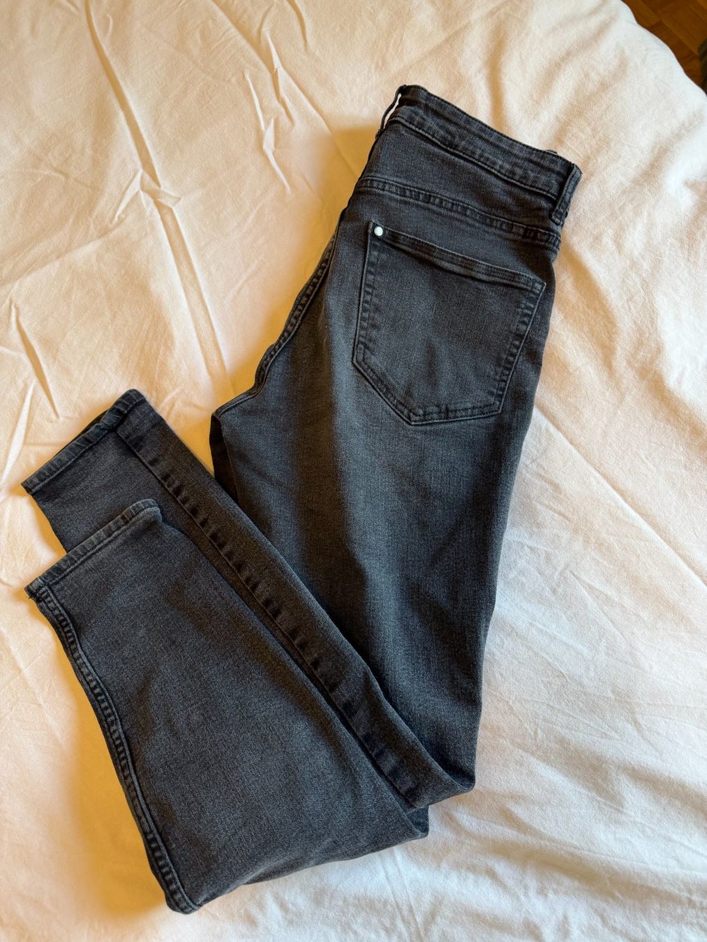 H&M Pantaloni: Pentalon H&M Noir Taille S/36 – Usato da Sion venduto da fem_8rnr