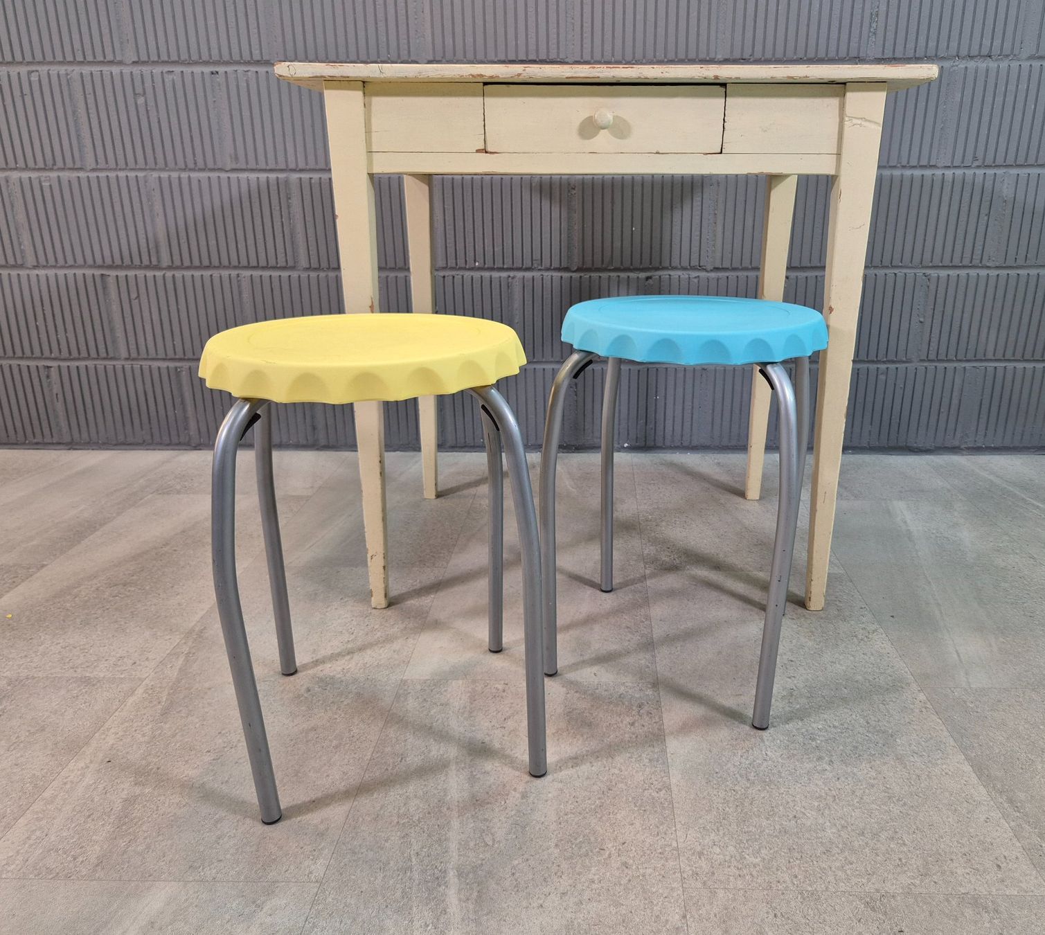 Sgabelli: 2 Kult Bierdeckel Stool Hocker,Stapelhocker,Tabouret,Höcker – Usato da Nottwil venduto da Wondewa-Shop 8