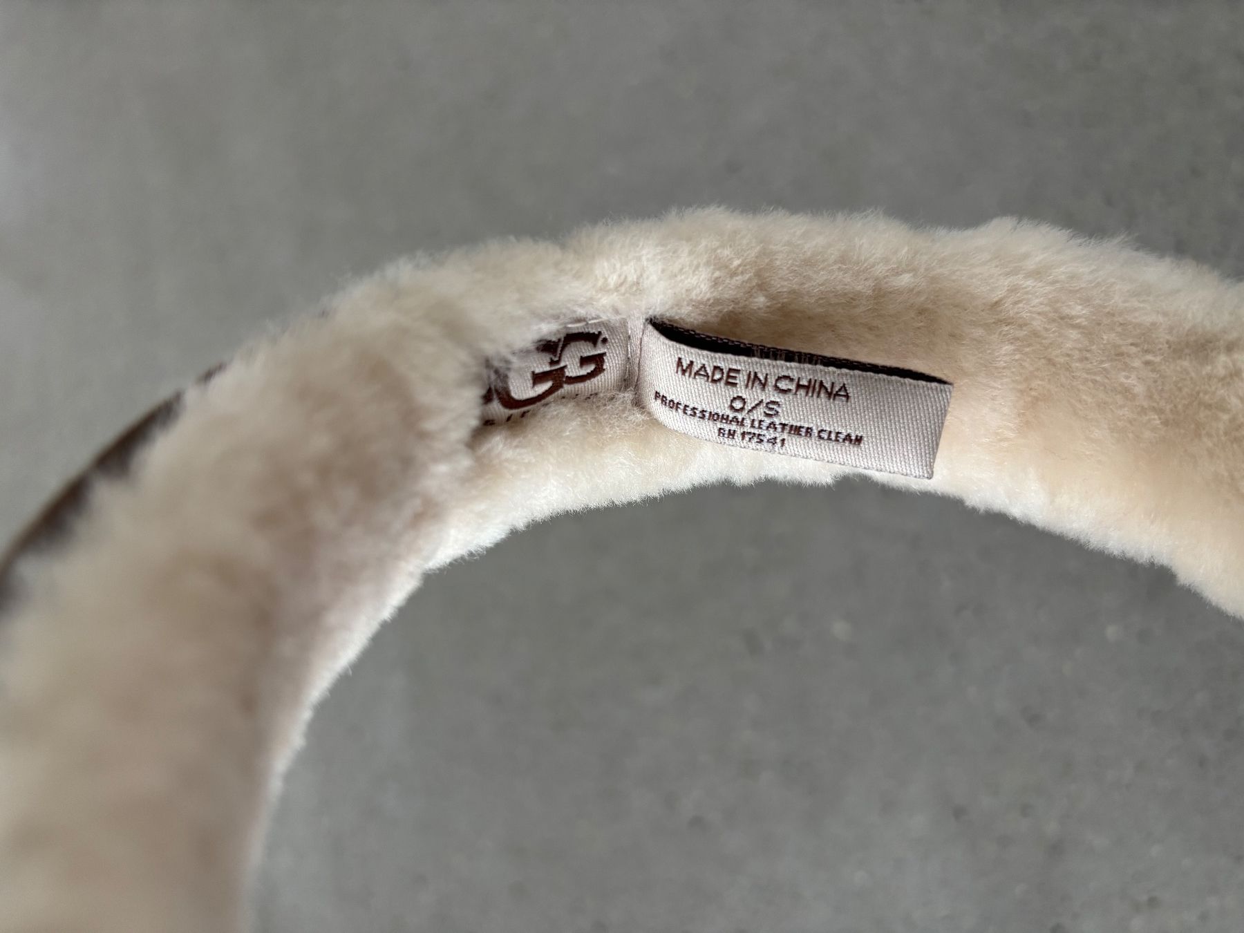 Ugg Copricapi, berretti & cappellini: UGG Ohrenwärmer, wie neu – Usato da Heerbrugg venduto da delpietro 3