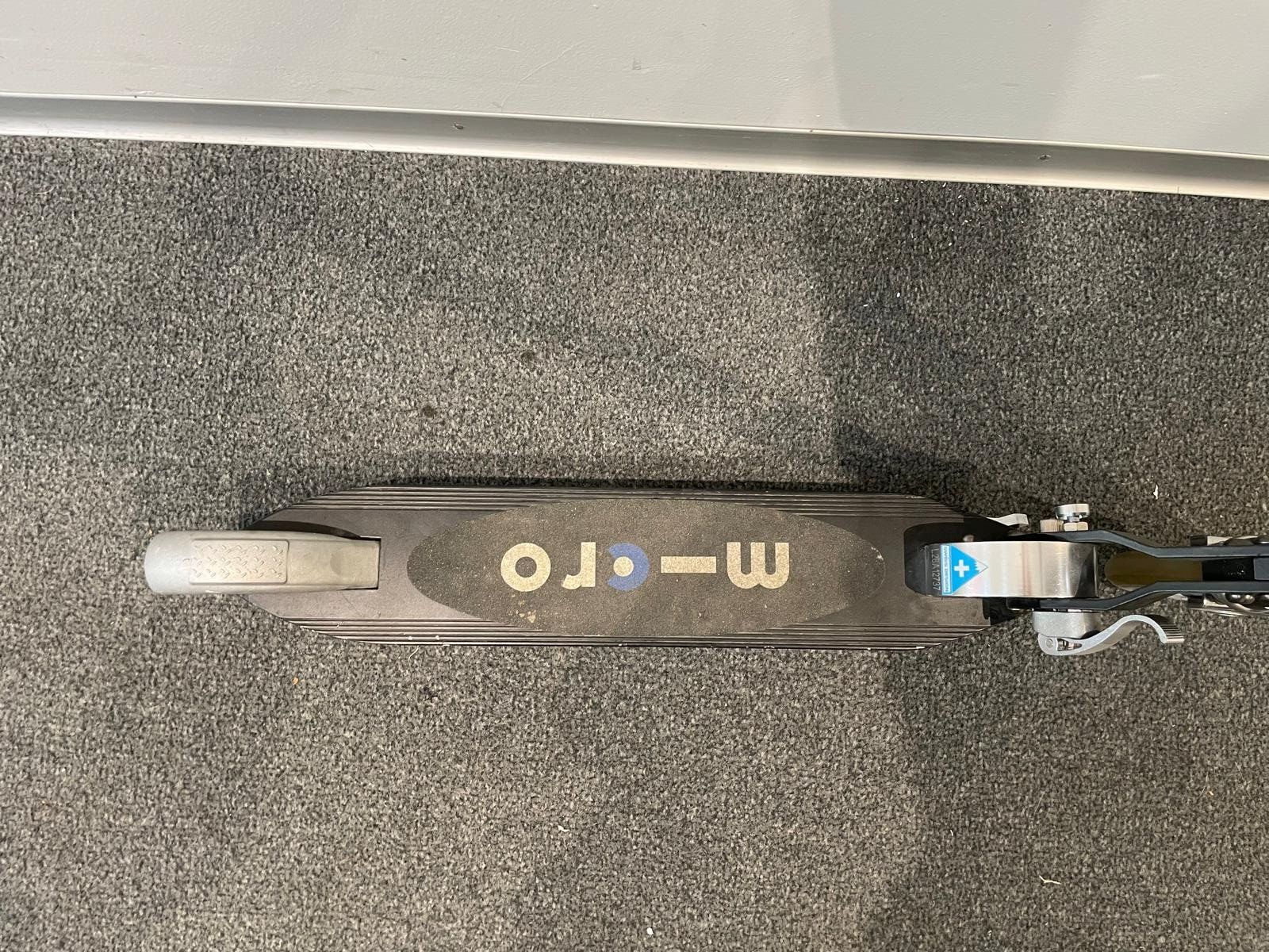 Micro Kickboard: Micro Scooter Schwarz/Silber,  klappbares Trottinett – Usato da Zürich venduto da Lia107 5
