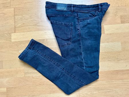 BERSHKA DENIM MAN Slim Fit Herren Jeans EUR 40 Hose Schwarz