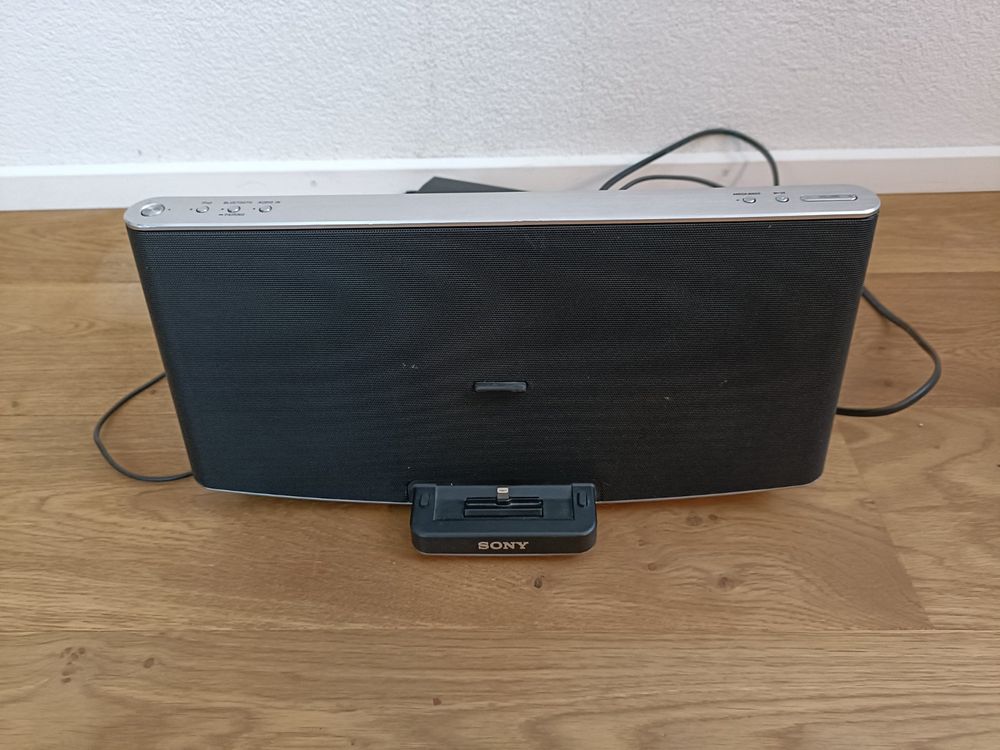 Sony RDP-X200 Bluetooth Speaker und iPhone Station (Gebraucht) in ...