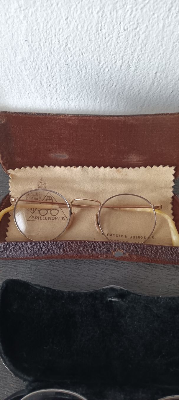 Occhiali & Lenti: 3 Antike Brillen, aus Sammlung. – Usato da Maienfeld venduto da Andyr44 1