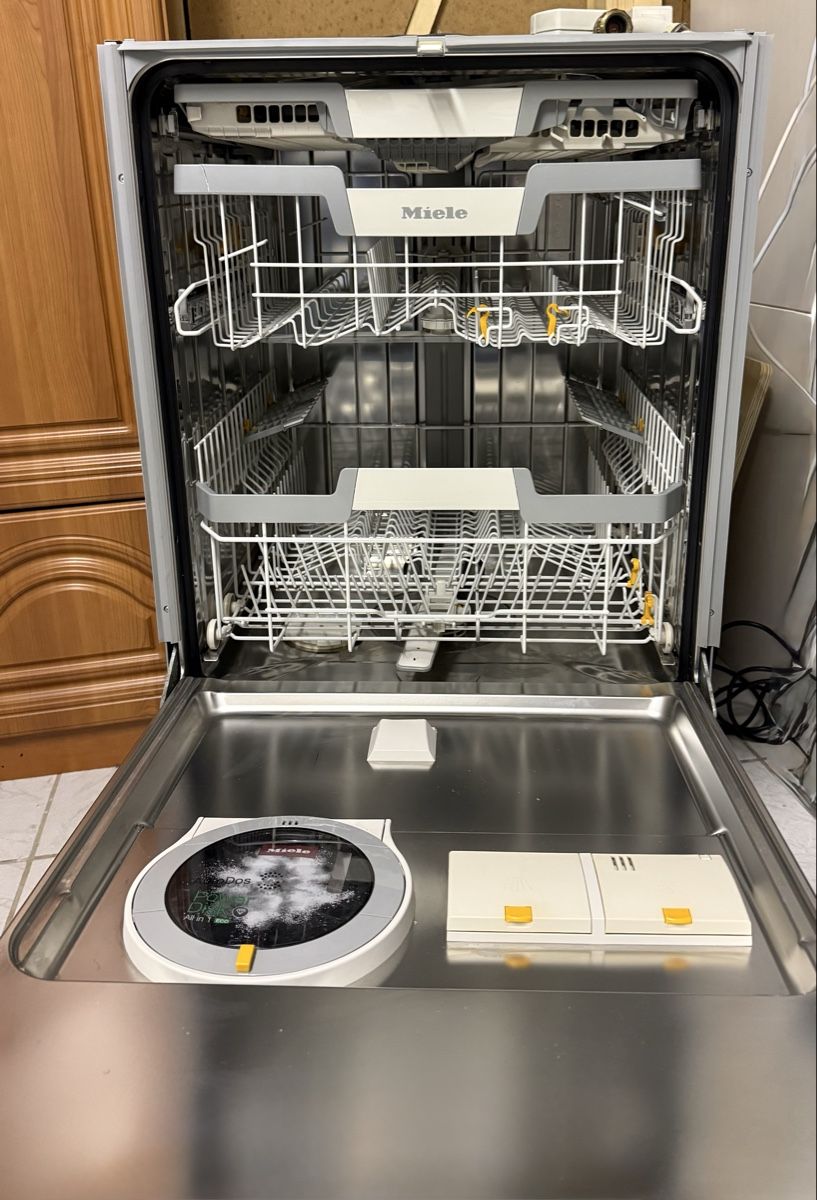 Lavastoviglie: Miele Geschirrspüler AutoDose 60Cm A+++ – Usato da Kilchberg ZH venduto da Rei_9 1