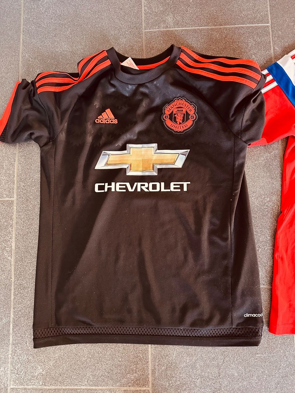 Manchester United Scarpe, pantaloni & magliette da ginnastica: 2  Trikot, Adidas, original – Usato da LAUERZ venduto da sruncheli73 1
