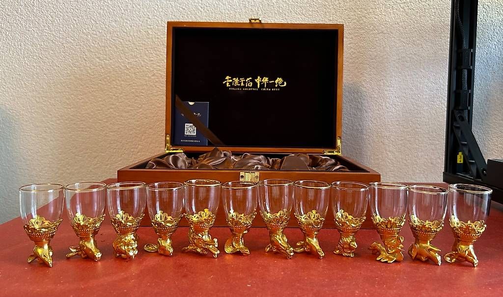 Figuren: Vergoldetes Schnapsglasset mit chinesischem Sternzeichen – Gebraucht aus Winterthur von ens_n2vr 4