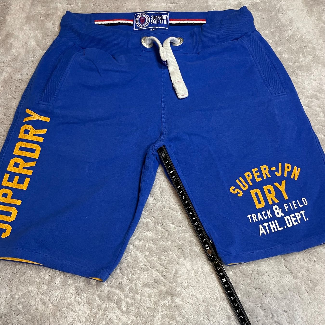 Superdry Pantaloni: Superdry Track & Field Shorts Blau Gr. M Jogging Freizeit – Usato da Bubikon venduto da SwissSecondLife 1