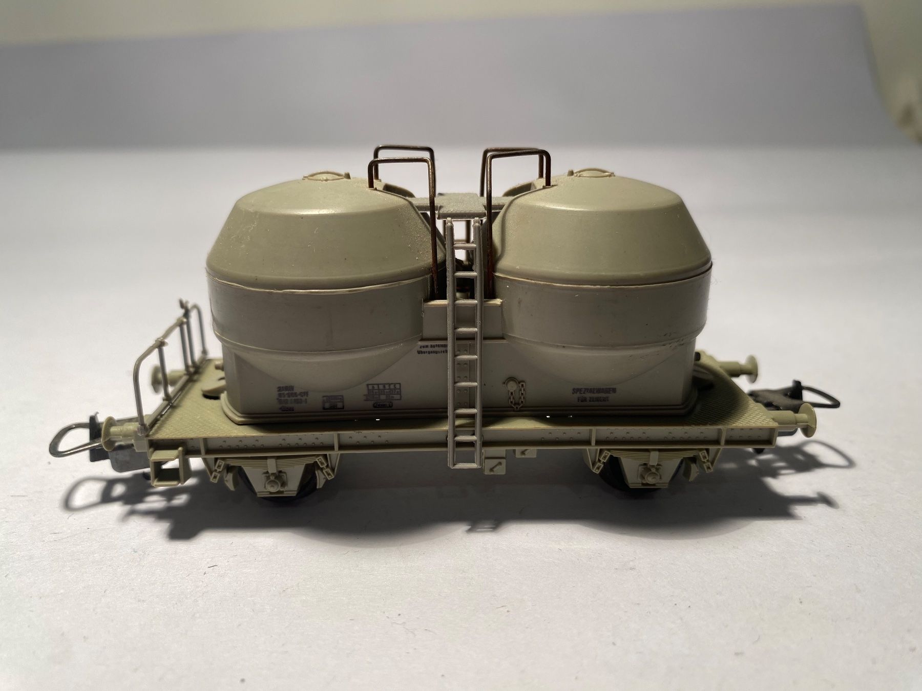 Lima Modellini di ferrovie: LIMA Silowagen grau, DC Achsen – Usato da Buchrain venduto da Modellbahn11