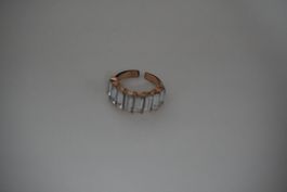 Ring mit 10 zargengefassten Kristallen, Gr. verstellbar, ...