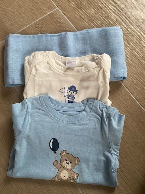 Lotti & Set di vestiti: NEUES Body, m. Pulli Gr. 62/68 u. Nuscheli – Nuovo (secondo la descrizione) da Staufen venduto da Nasli 3