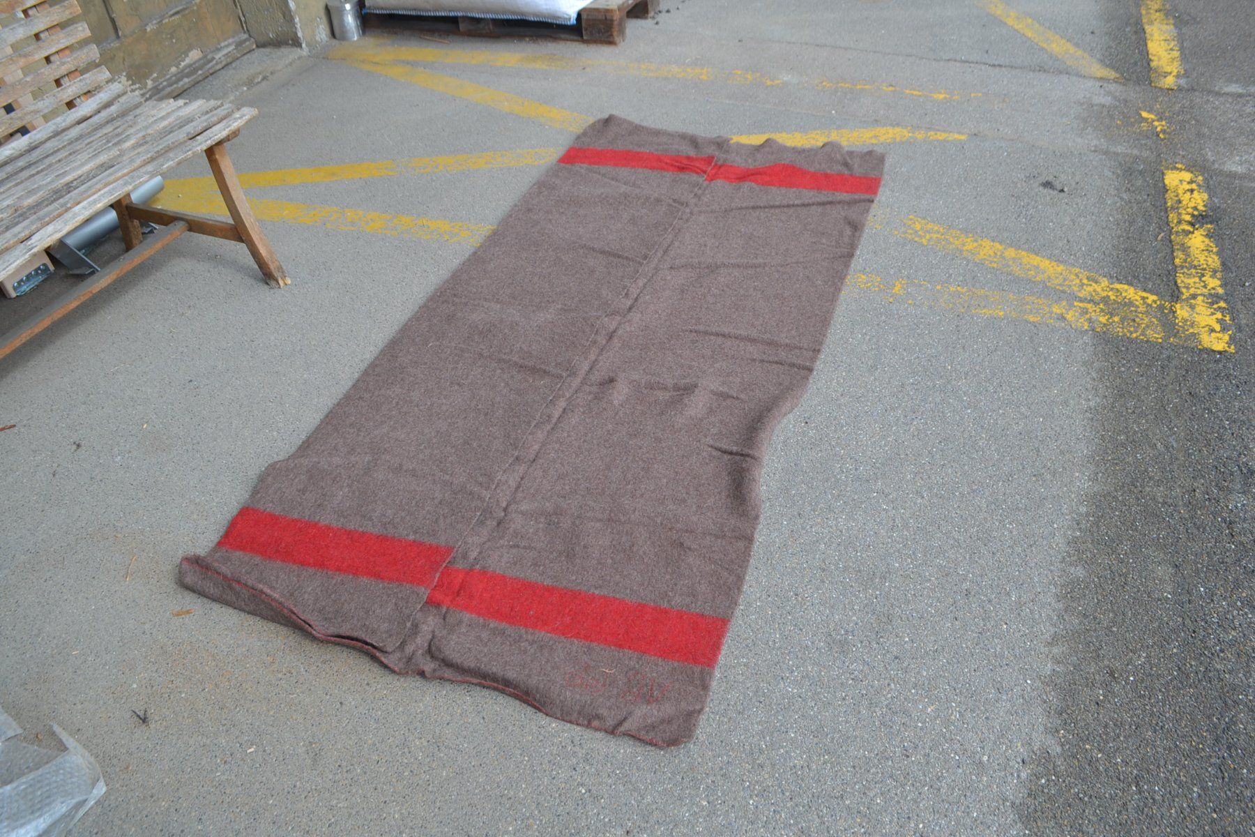 Schweizer Armee Coperte: Schweizer Armeedecke, Wolldecke mit Lederriemen, – Usato da Wil SG venduto da Athi 4