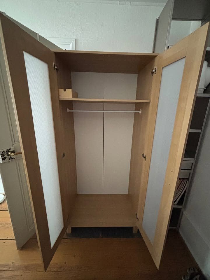 Armoires: Kleiderschrank – D'occasion à Basel par nat.mid 2