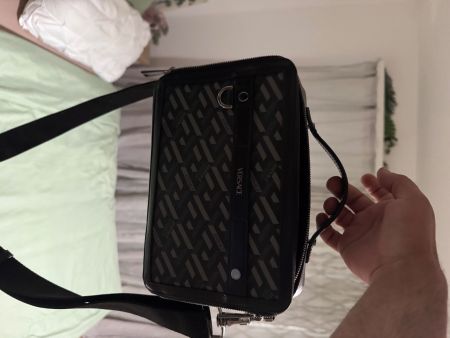 Sac bandoulière Versace La Greca neuf, parfait pour l'été