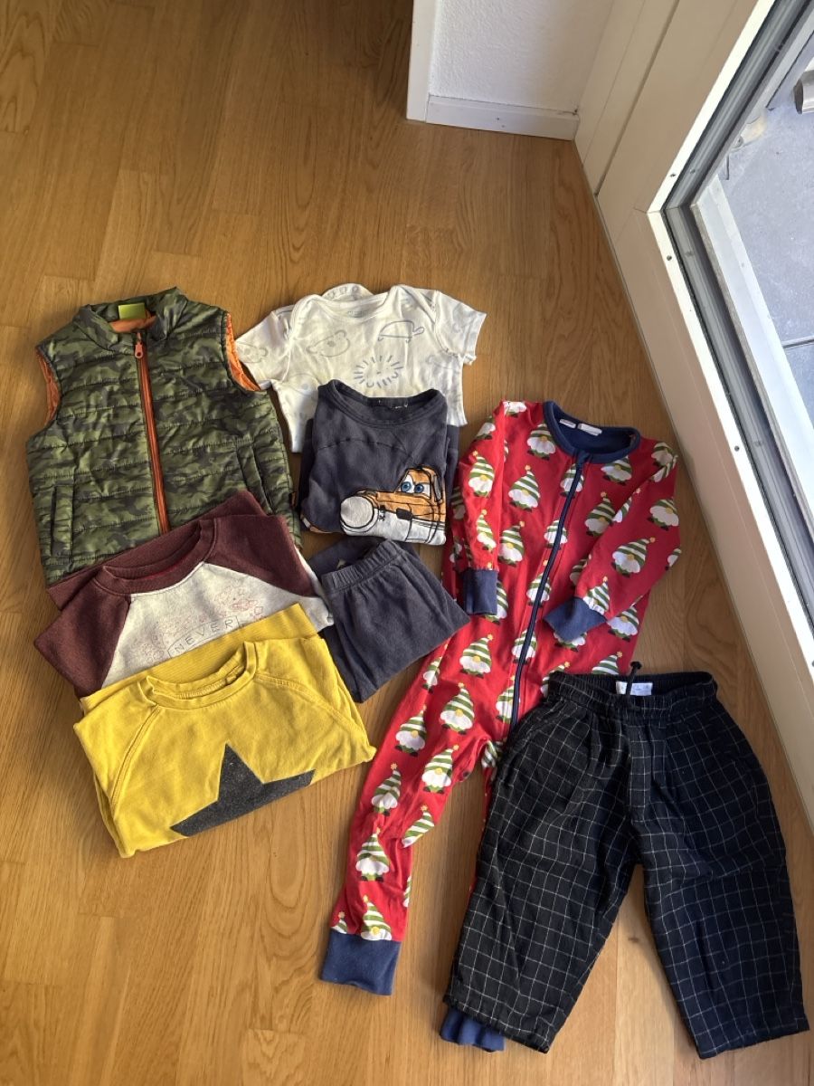 Lotti & Set di vestiti:  Kleider Set 86/92 – Usato da Untervaz venduto da Efri33