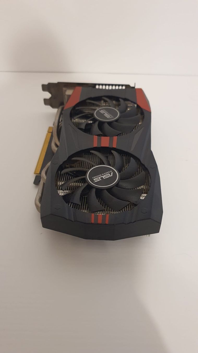 Asus Schede grafiche: Carte Graphique Asus GeForce GTX – Usato da La Tour-de-Peilz venduto da cod_9hq5