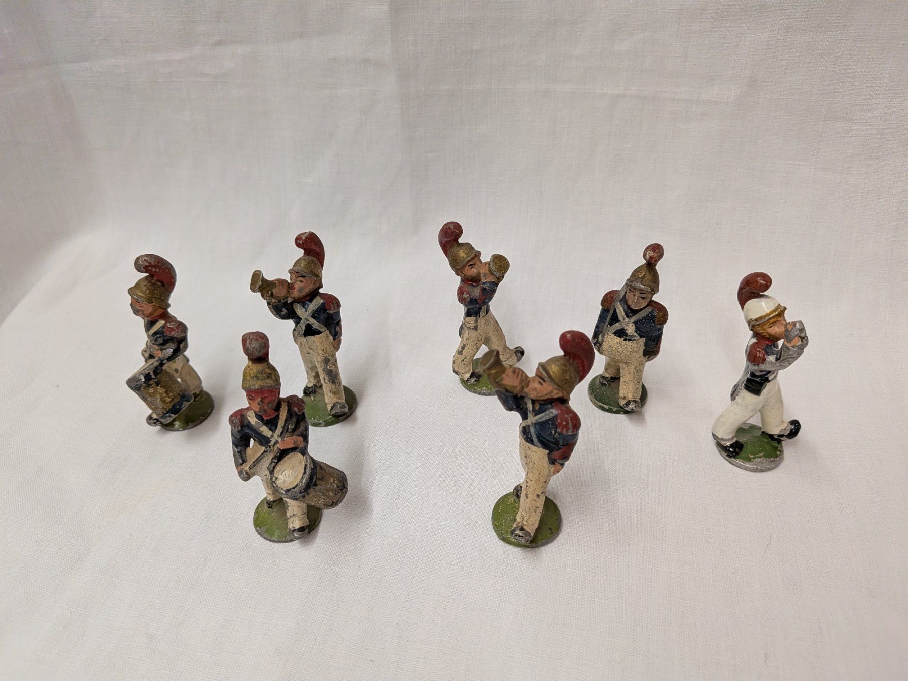 Statuette: Antike Figuren Musikanten – Usato da Emmen venduto da Brockofsky 1