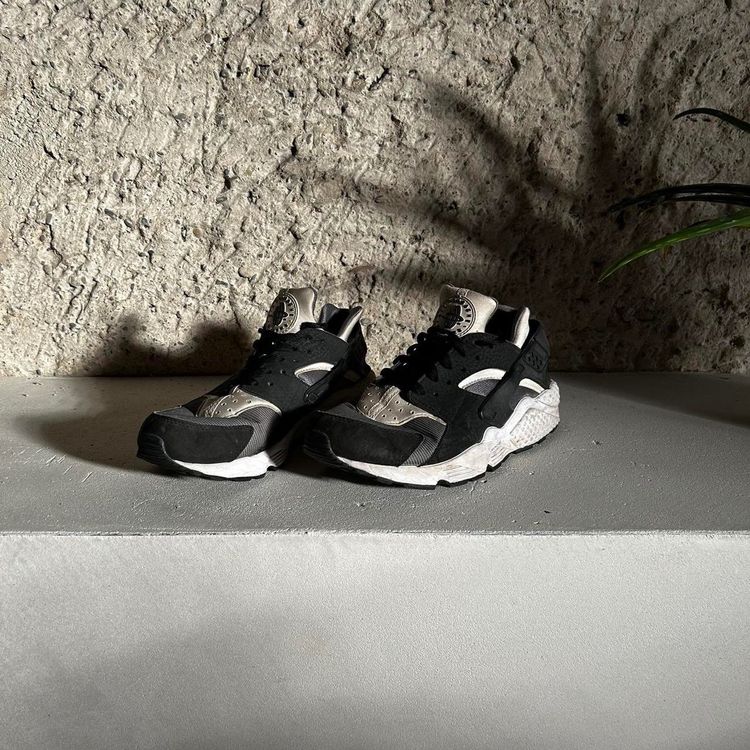 huaraches black and white junior