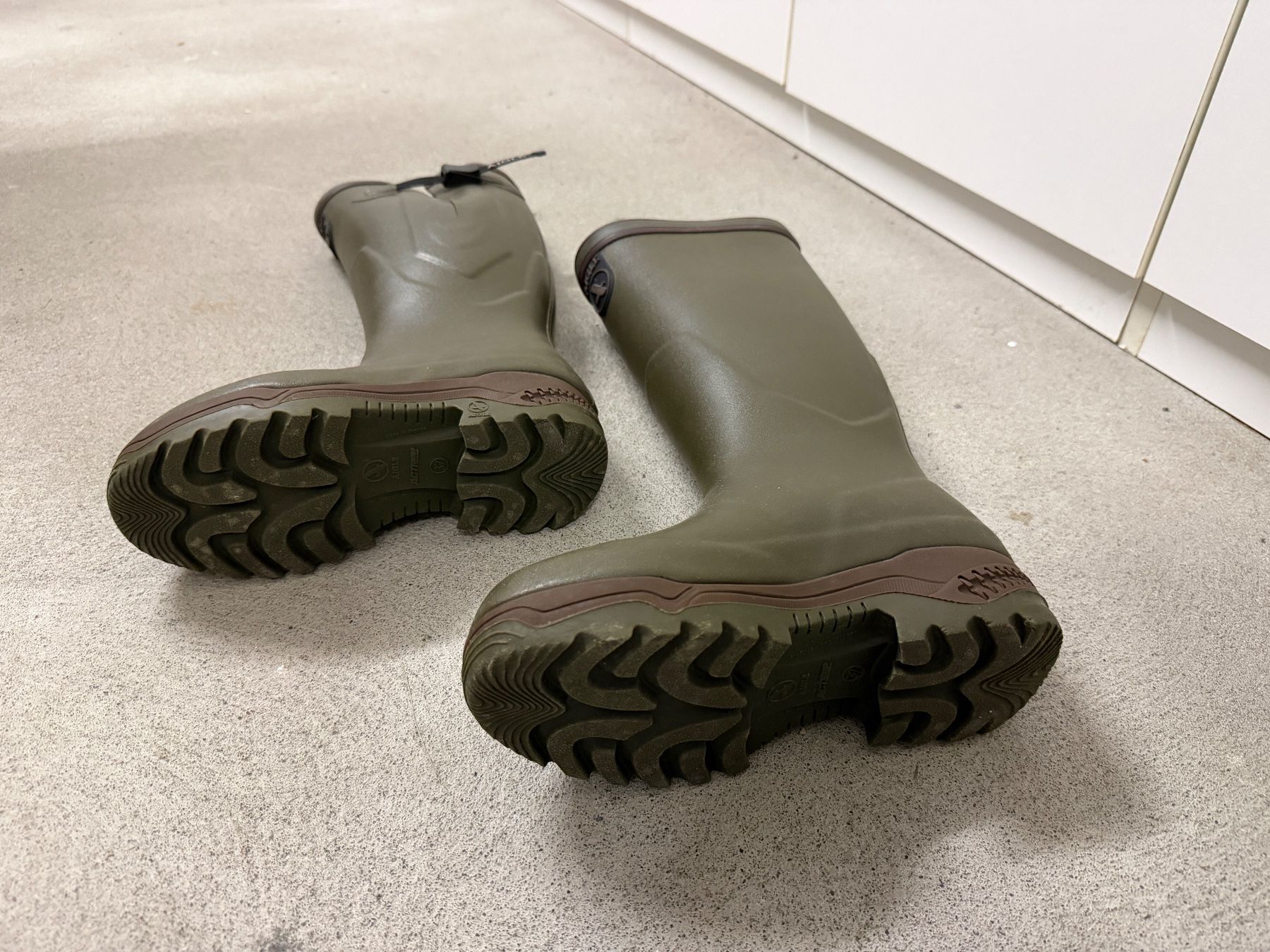 Scarpe da uomo: Aigle isolierende Wandergummistiefel – Usato da Dübendorf venduto da sunshine412 1
