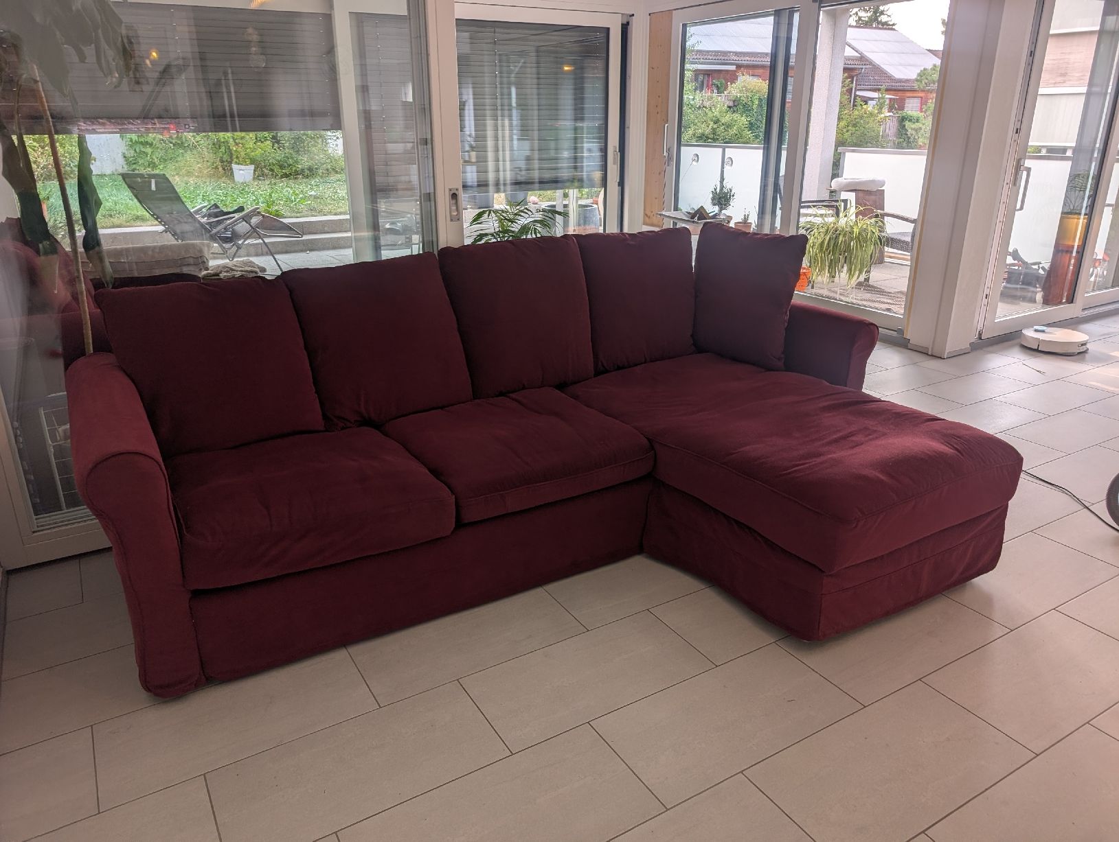 Ikea Divani: Sofa set burgundy 2-seater and corner sofa very comfortable. – Usato da Binningen venduto da cor_qgz7 4
