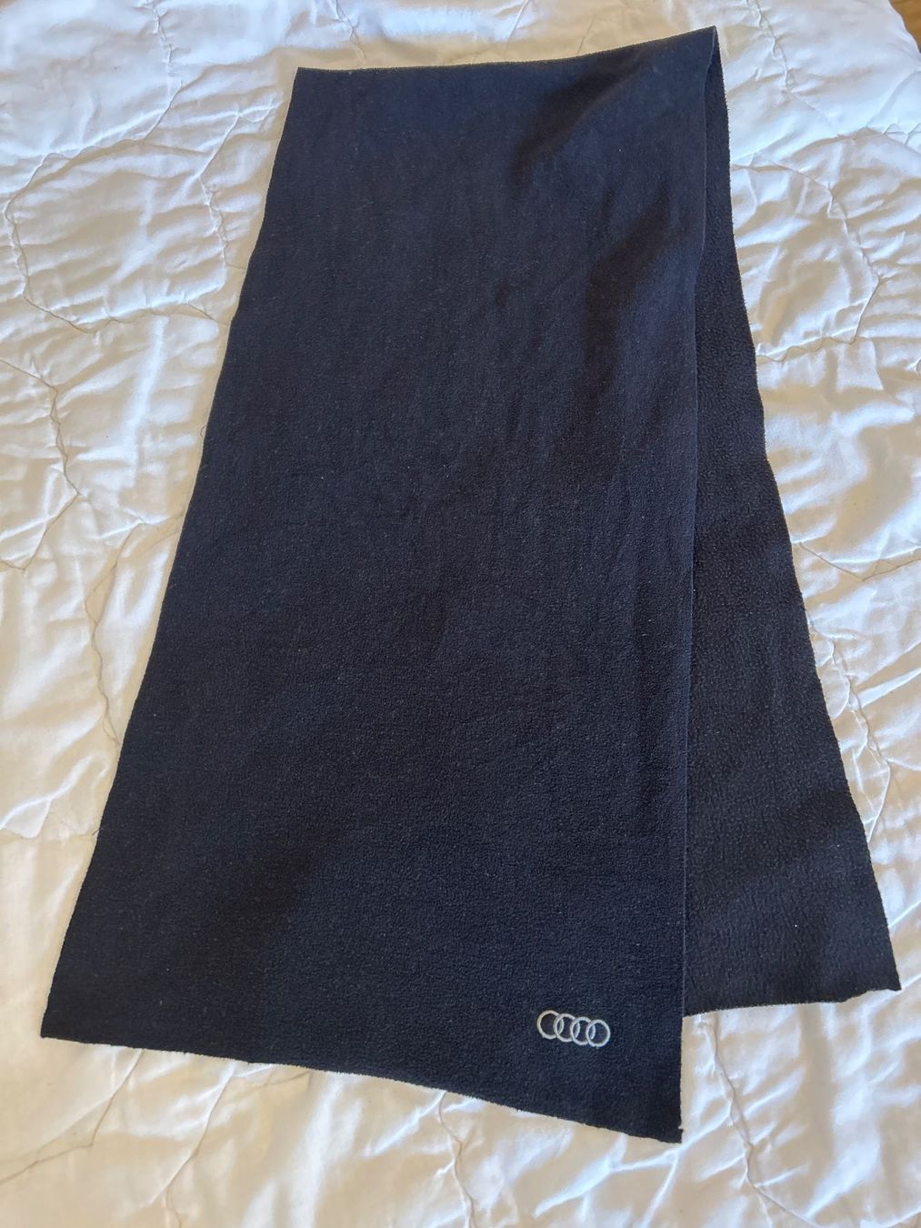 Foulards & écharpes: Audi Schal, Schwarz, Winter, Top Zustand – D'occasion à Villnachern par RicardoMary