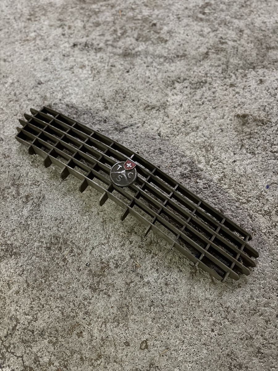 Tutti pezzi di ricambio auto: Oldtimer Auto Kühlergrill - Vintage Look, Scheunenfund – Usato da Bubikon venduto da Simbeli 3