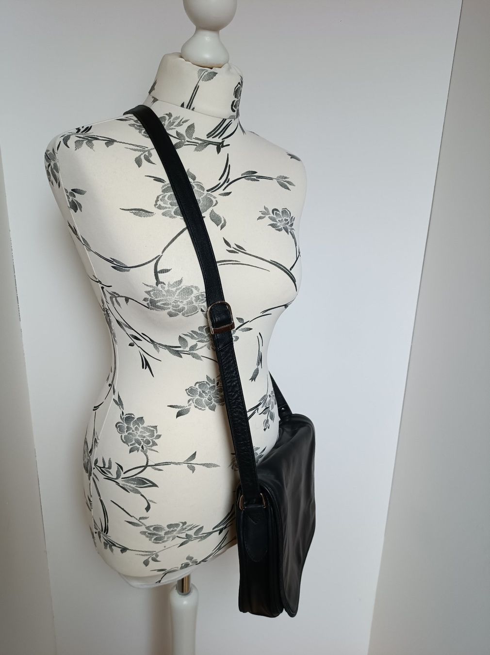 Borse da donna: Schwarze Umhängetasche aus Leder – Usato da Peccia venduto da LillyMarie98 2
