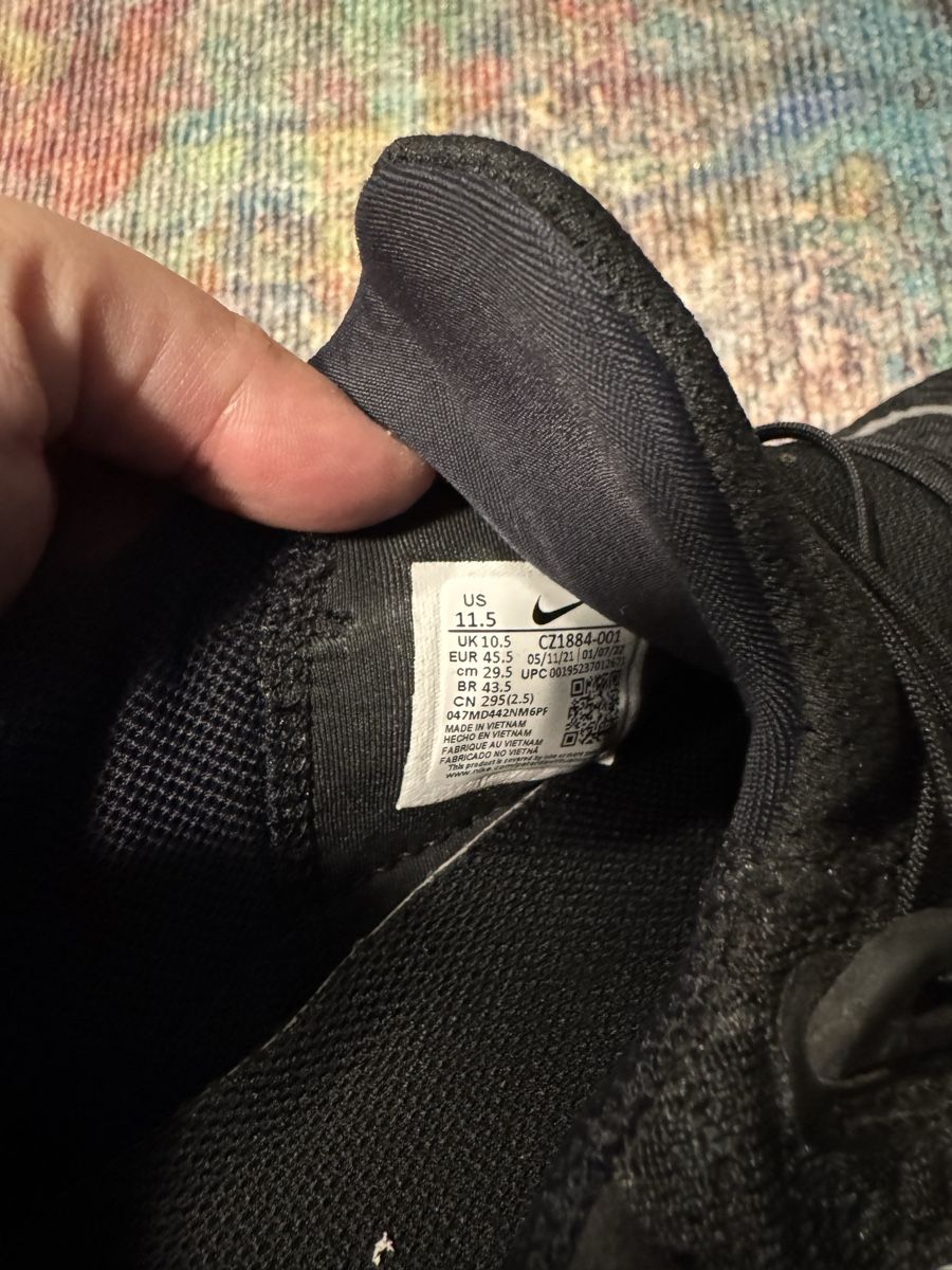 Nike Scarpe da uomo: Nike Laufschuhe, Schwarz, Grösse 45,5 – Usato da Bülach venduto da _milziv 1
