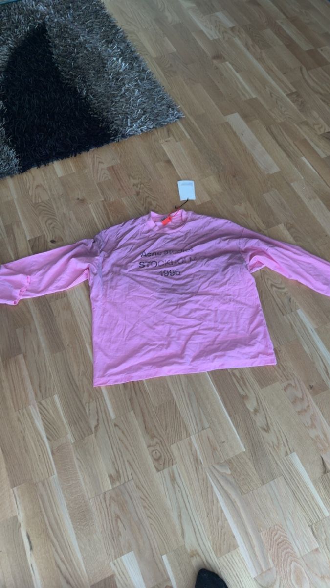 Acne Studios T-shirts: Acne studios rosa – Neuf (Voir description) à Pieterlen par sam_58jm