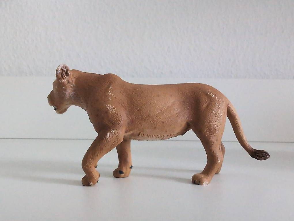 Schleich Spielzeuge: Schleich Löwin Laufend – Gebraucht aus Wangen b. Olten von kim_x9zn 2