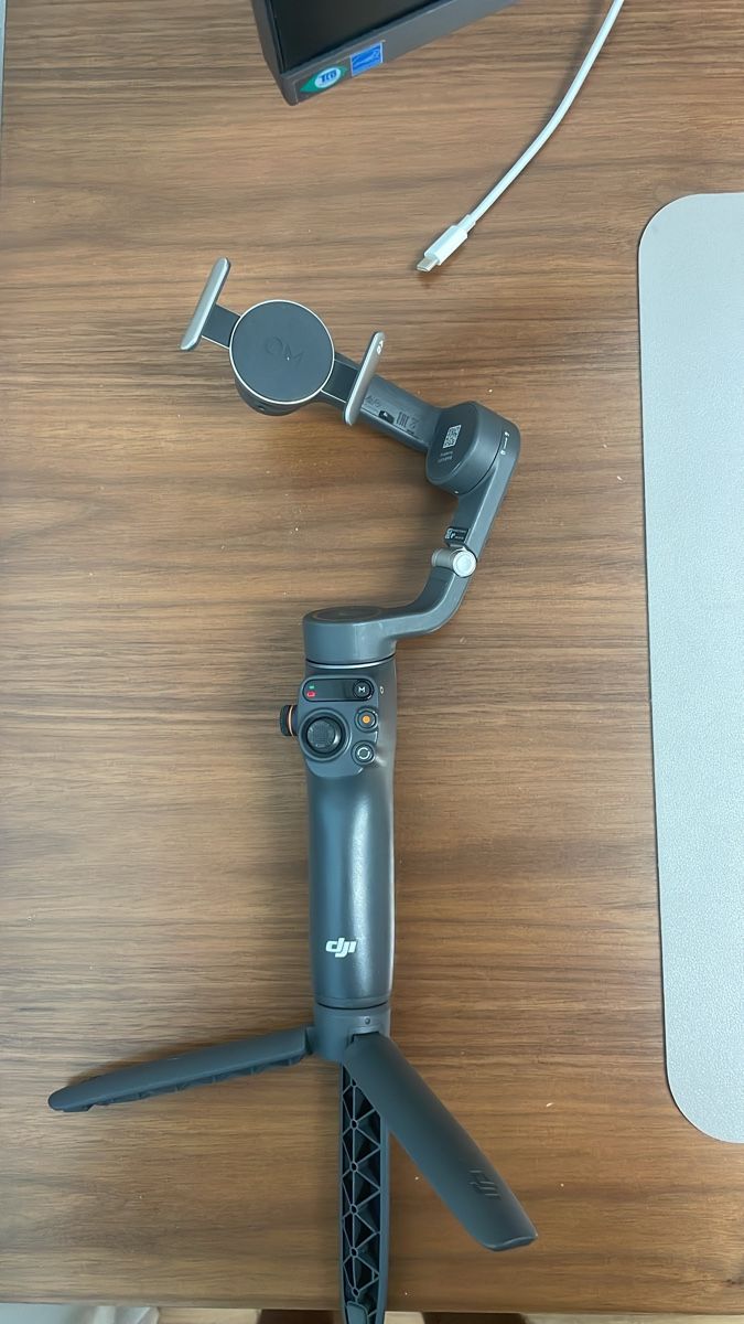 DJI Trépieds & Accessoires: DJI Osmo Mobile 6 Gimbal – D'occasion à Brugg AG par ameet.madan
