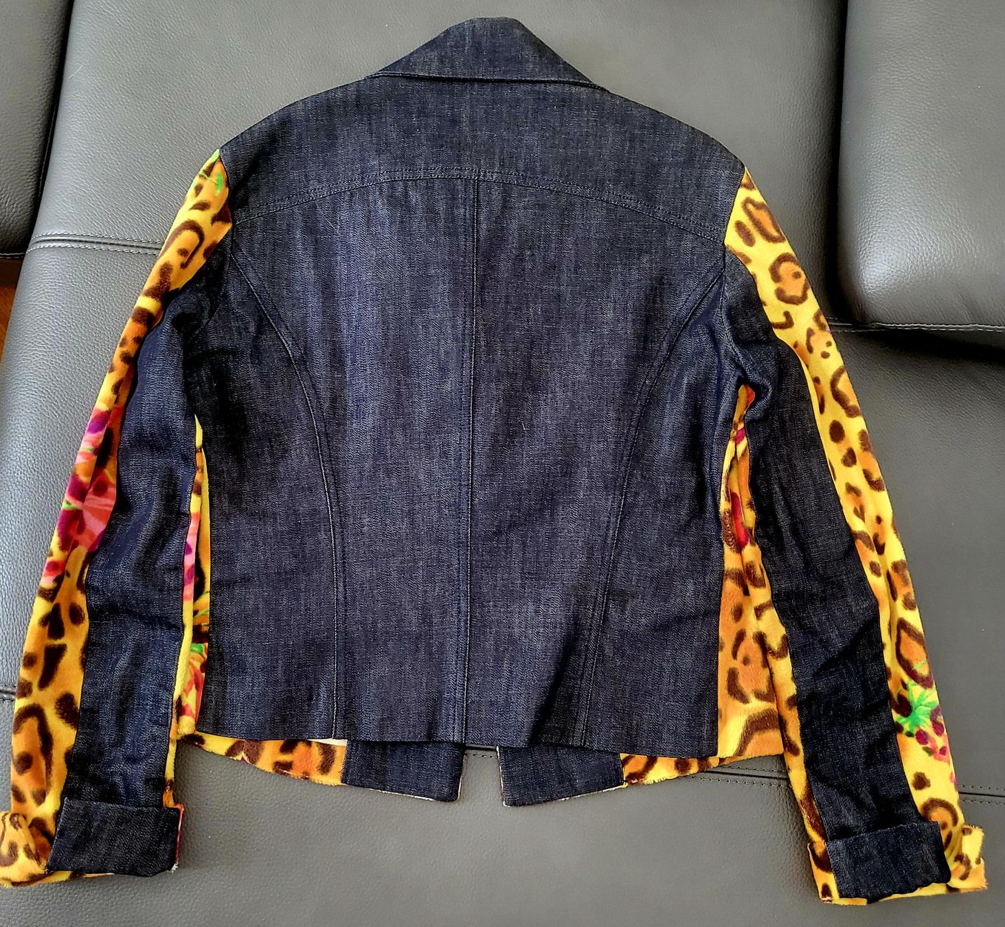 Versace Completi & Tailleur: Ensemble veste et jupe Versace Jeans Couture. – Usato da Neuchâtel venduto da wikit 1