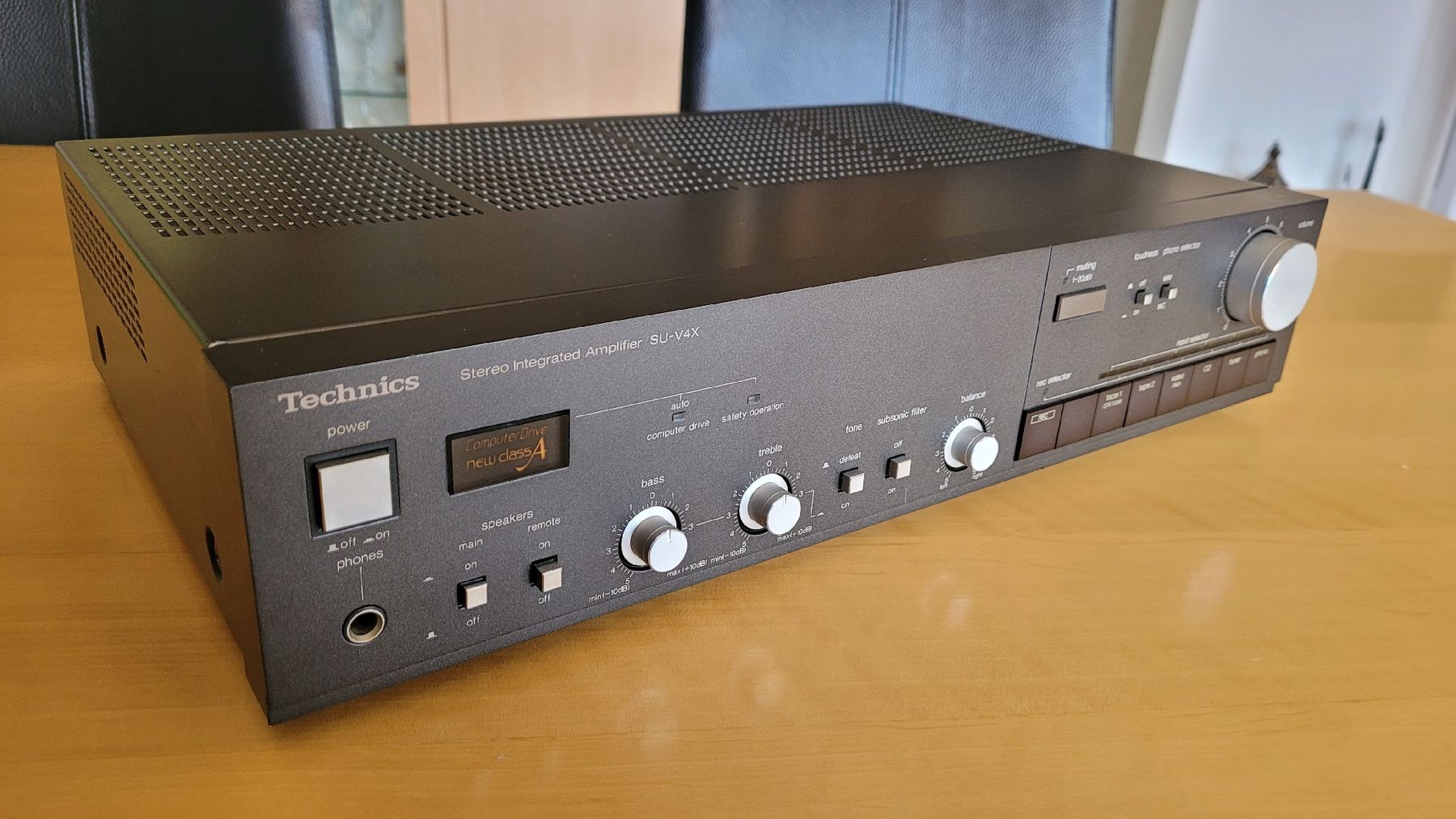 Technics Verstärker: Technics SU-V4X in Topzustand – Gebraucht aus Kirchdorf BE von Swiss-Pickers