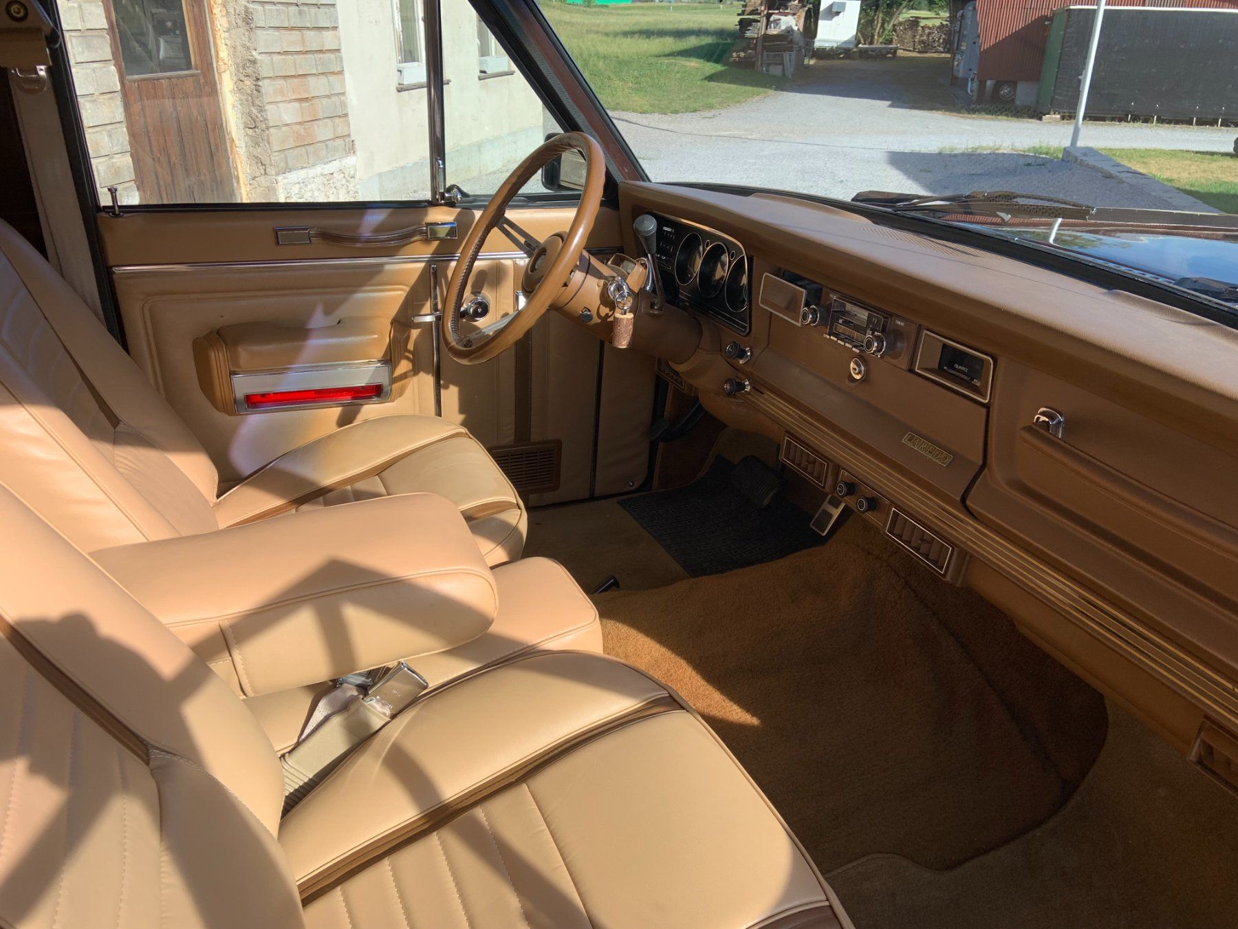 Jeep Automobili: Jeep Cherokee Laredo V8 – Usato da Herrliberg venduto da Imperial1970 8