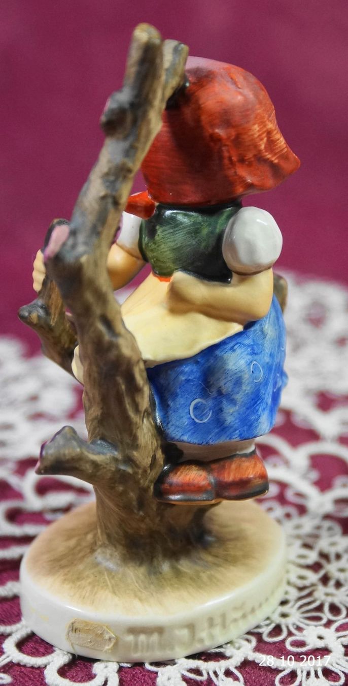 Statuette: Goebel Hummel Mädchen auf Baum 1979-90 – Usato da Basel venduto da The_Onliners 2