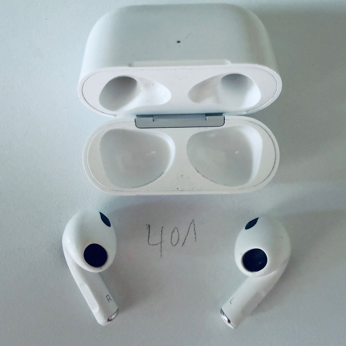 Apple Kopfhörer: Original Apple AirPods 3 Gen. Kopfhörer mit MagSafe Case – Gebraucht aus Basel von MY.AIRPODS.SHOP 1